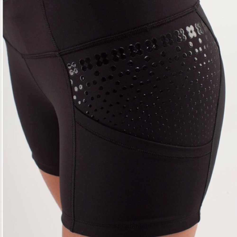 Lululemon Shorty Shorts Size 4, Black